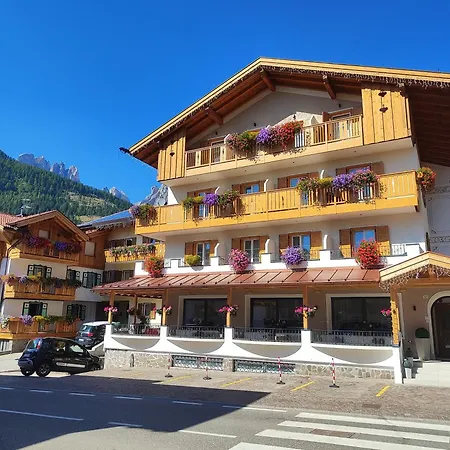 Cima Undici Hotel Pozza di Fassa